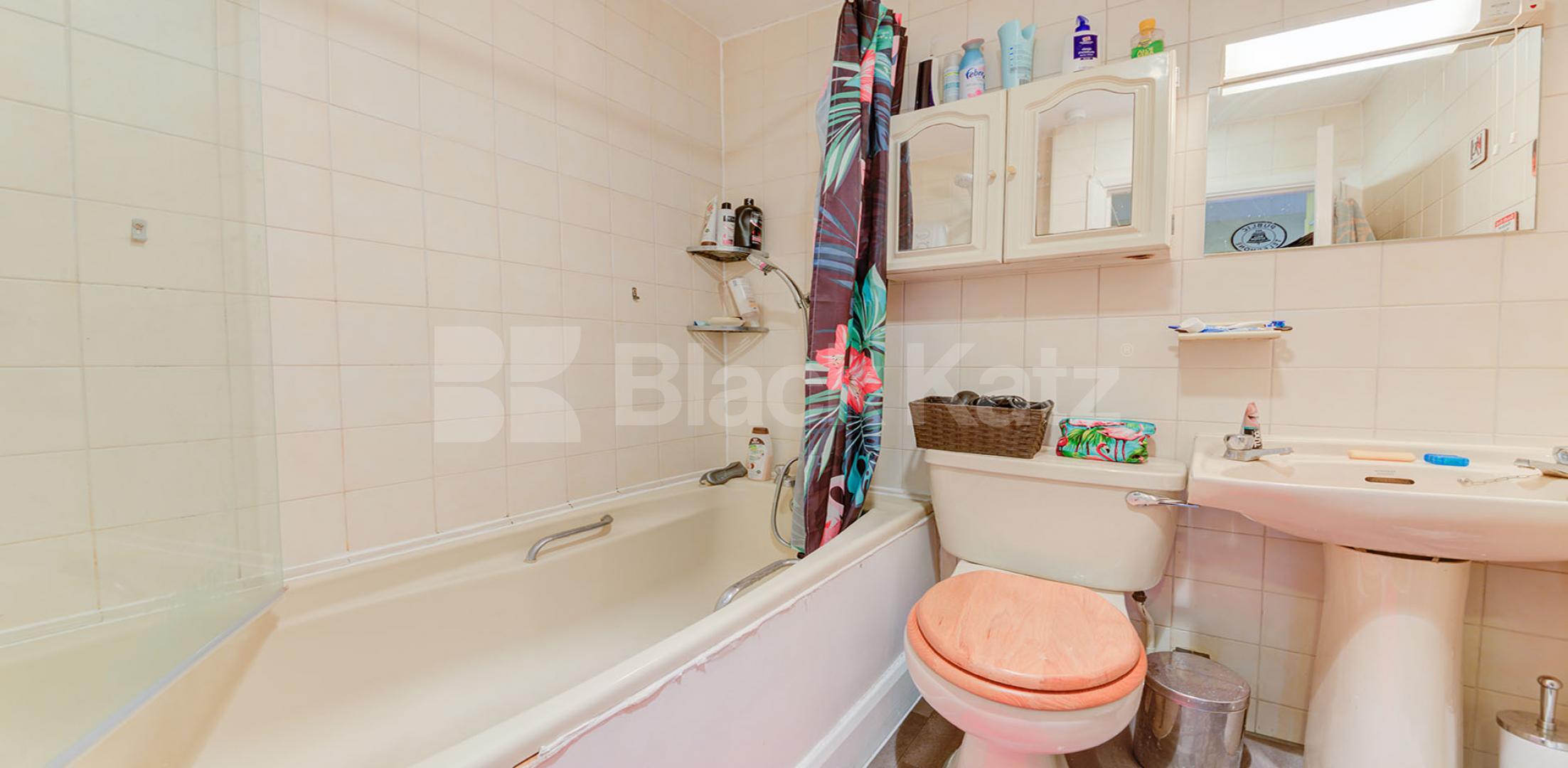 			1 Bedroom, 1 bath, 1 reception Flat			 Nevern Road, Earls Court